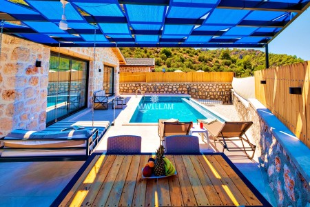 Villa Pool